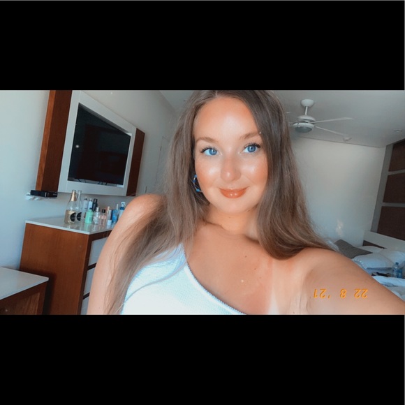 ☀️posh ambassador!☀️I 💙 bundles☀️ offers welcome - Picture 4 of 5